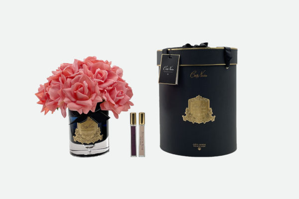 Bouquet grande di rose pesca contenitore nero