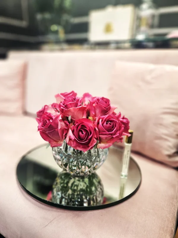 13 boccioli di rosa magenta in vaso di cristallo grande - immagine 2