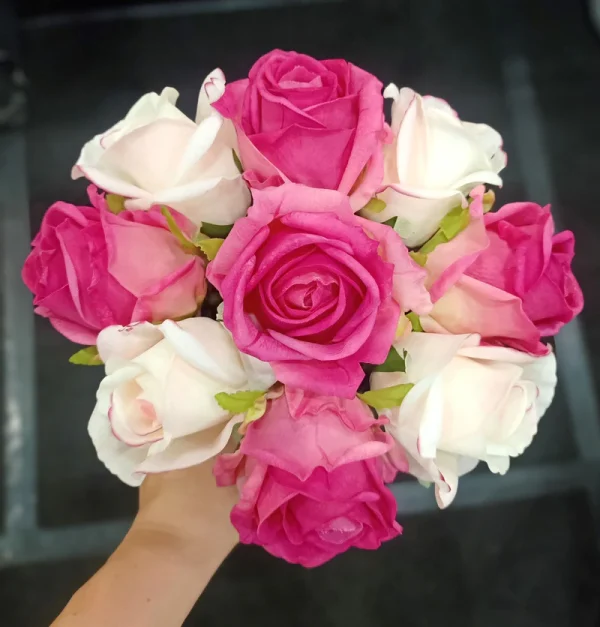 Bouquet di 9 Rose Magenta & Blush, contenitore nero - immagine 2