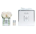 4 boccioli di rosa Blush in set lavabile in contenitore chiaro quadrato